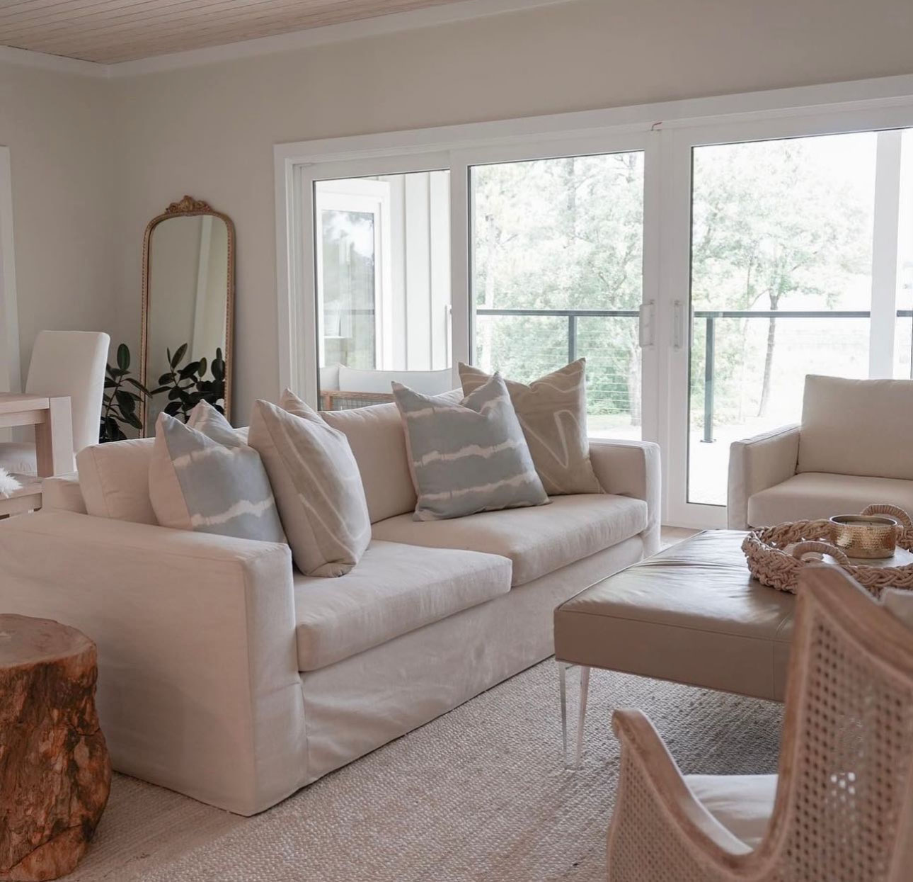 Social Image {i + 1}